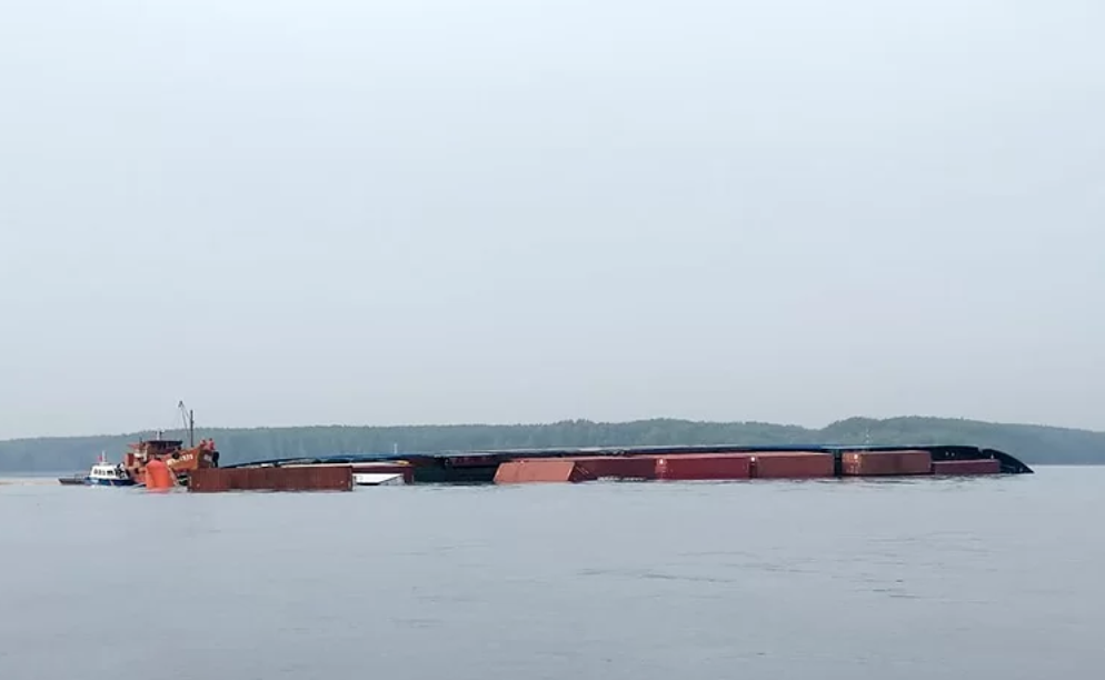 Tàu[-]container[-]chìm[-]ở[-]Cần[-]Giờ